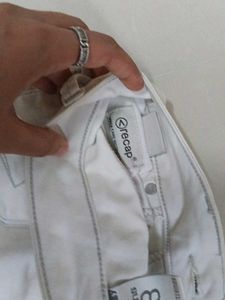 Off-White Skinny Jeans