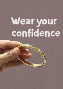 Gold Bangle Bracelet⭐️⭐️