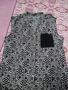 Geometric Print Sleeveless Blouse