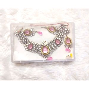 Iconic Kundan Necklace with Earrings &amp; Mang tikka
