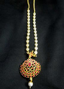 Stunning Pearl and Stone Jewellery Set