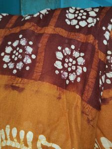 Women Clutch And Cotton Saree
