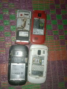 Old Nokia Phones - Lot of 4