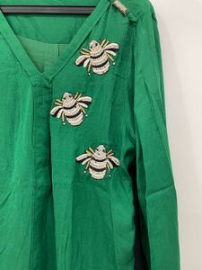 ✨🐝 Buzz-Worthy Emerald Tunic: Luxury for Less! 💚