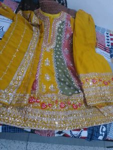 Elegant Yellow Pakistani Salwar Kameez