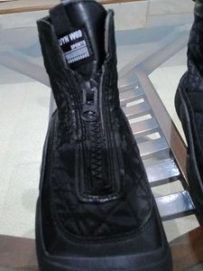 Black windbreaker Zipper Boots