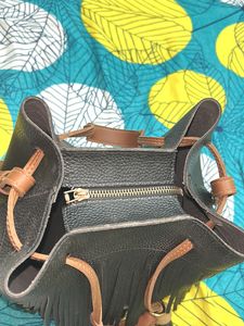 Black shoulder  bag