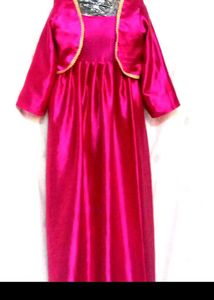 Latest Model Sat in Sleeveless Gown With Over Coat