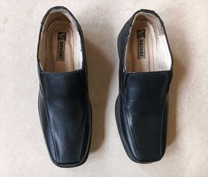 CLASSIC BLACK FORMAL SHOES