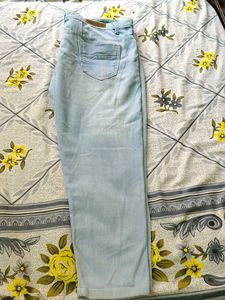 Short Ankle Length Ripped Jeans For Women