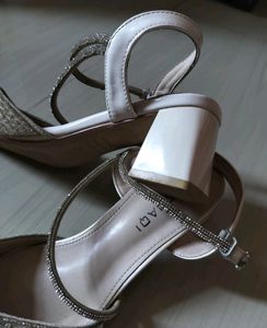 TRENDY WOMAN BLOCK HEEL