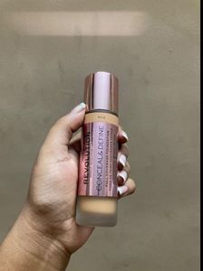 Makeup Revolution Conceal  Foundation F11.2