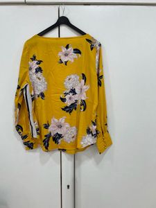 🌼 Sunshine &amp; Style Blouse! 💛