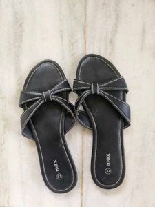 Black Bow Slip-On Flats – Size 37 (Max) 👡