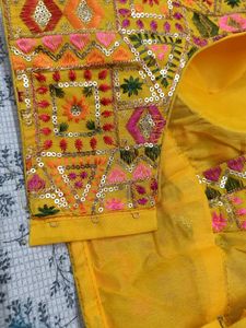 Blouse ( Paded) .. Sleeves Attached On It