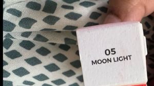 Sealed Blessed Moon - Fluffy Lip tint- Moonlight05