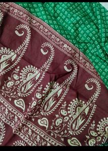 Elegant Green Saree with Flower Design
