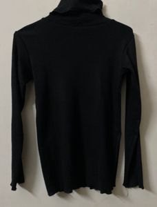 Ribbed Turtle Neck Pullover