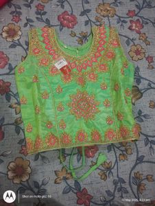 🔥Pink or Parrot Green Lahenga🔥