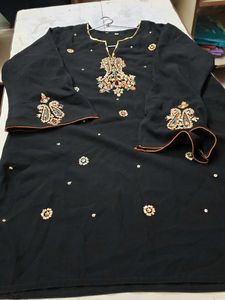 Elegant Black Embroidered Kurta