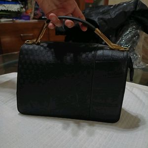 Black Handbag With Sling