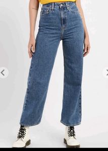 LEVIS STRAIGHT FIT JEANS