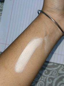 Hilary Rhoda Radiant Look Foundation