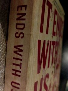 It Ends With Us - Colleen Hoover Novel