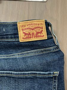 Levi’s branded new item for waist 32-34