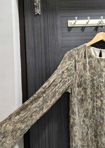 Chic H&amp;M Pleated Floral Mini Dress