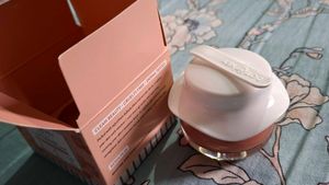 Dot &amp; Key Clay Mask