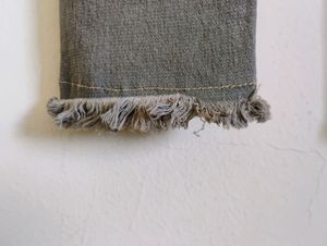 Grey Skinny Jeans With Belt