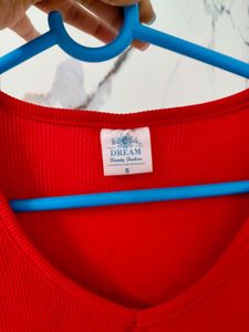 Chic Red Ribbed V-Neck Long Sleeve Crop Top