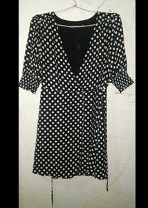 Polkadot White Black Warp Dress 👗