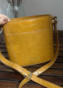 Accessories London Crossbody Bag