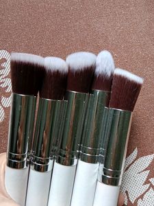 10 Makeup Brushes