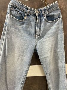 New Jeans N Looks Verry Classy ..
