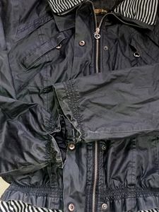 WOMAN BLACK JACKET
