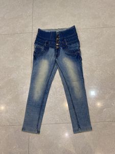 Straight Fit Ankle Length Jeans With Bow