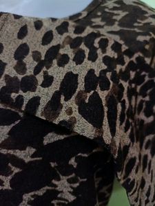 LEOPARD PRINTED FULL SLEEVE TOP