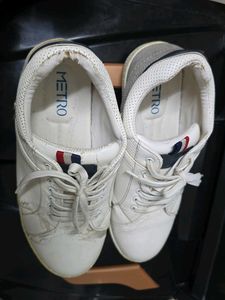 Metro White Casual Shoes