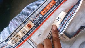 Light Wash Ripped Jeans