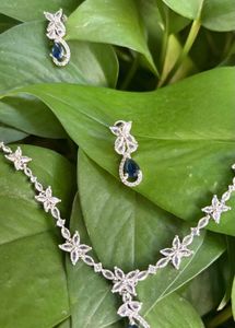 Elegant Floral Necklace &amp; Earring Set