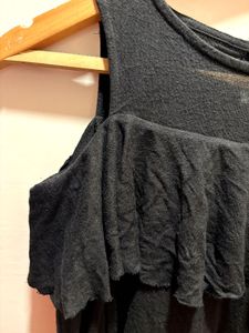 AMISU Beautiful Cold Shoulder Top