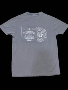 Graphic tee