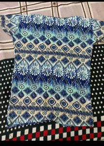 Round &amp; V-Neck Top Bundle