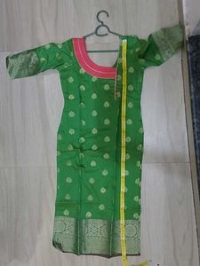Green Coloured Chanderi Kurta With Lining.