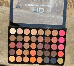 SwissBeauty 40 ColorEyeshadowPalette Free Lipstick