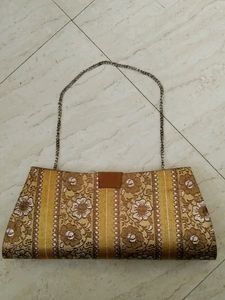 Stylish And Fashionable Handbag