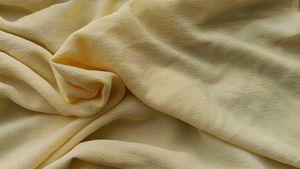 💛Light Yellow Top💛